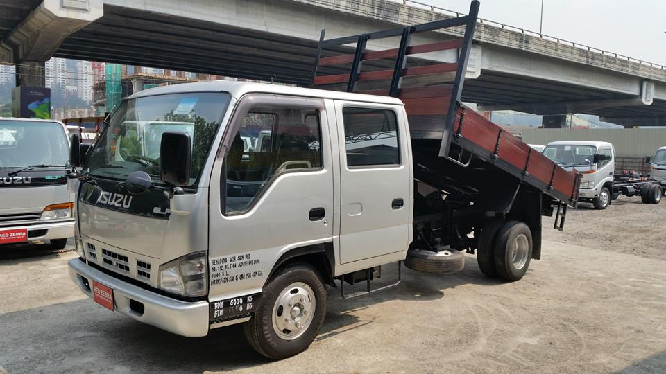 Isuzu NPR Double Cabin wooden tipper body14 feet, crew cab lorry, crew