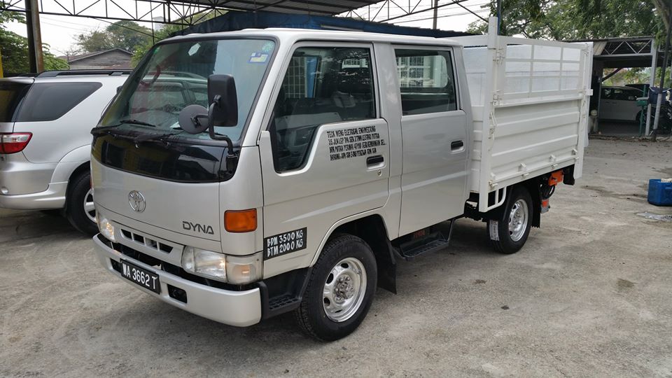 Toyota DYNA LY Double Cabin Steel Cargo With Tail Lift, 1 ton lorry ...