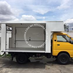 Inokom - Yellow food truck