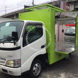 Toyota - Green food truck