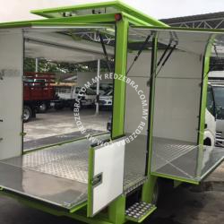 Toyota - Green food truck