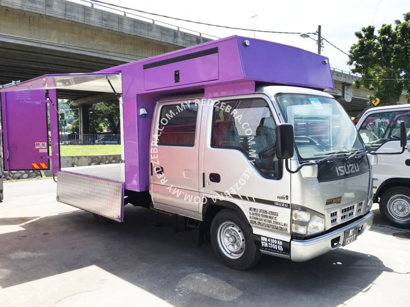 Isuzu Purple food truck